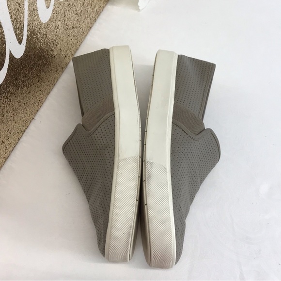 Vince | Blair Perforated Leather Slip on Sneaker Sz 7.5 - Picture 3 of 11